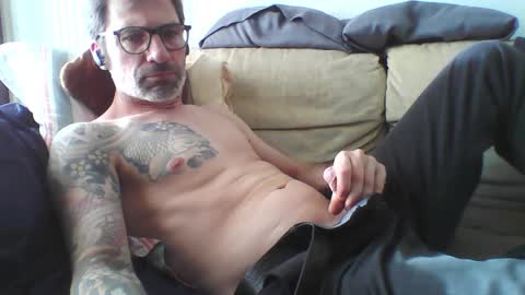 Snapshot of masterp17 chatting on 01/12/25, 02:52 Master P online show from 01/12/25, 02:52