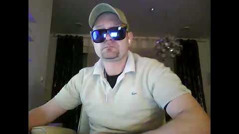 Snapshot of matcelpb1987 chatting on 12/16/24, 04:23 Marcel online show from 12/16/24, 04:23