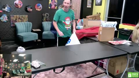 Snapshot of matchingtracksuits chatting on 12/23/24, 03:55 Jer and Kel online show from 12/23/24, 03:55