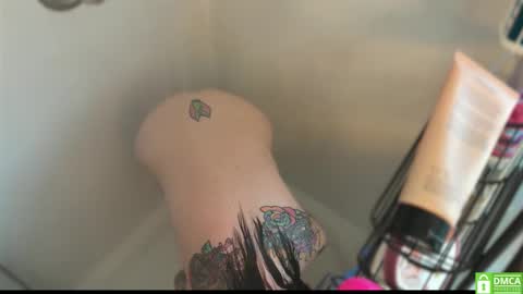 Snapshot of matchingtracksuits chatting on 03/04/25, 02:42 Jer and Kel online show from 03/04/25, 02:42