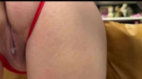 Snapshot of matchingtracksuits chatting on 12/15/25, 04:33 Jer and Kel online show from 12/15/25, 04:33