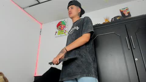 mateo_escobar online show from 11/01/25, 07:27