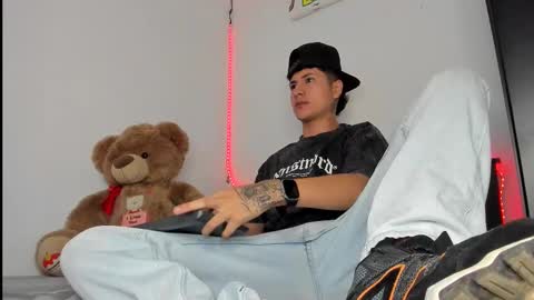 mateo_escobar online show from 11/09/25, 01:42