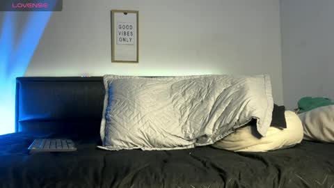 Snapshot of mateobaer_ chatting on 03/27/26, 02:50 Mateo Baer online show from 03/27/26, 02:50