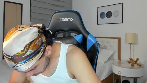 Snapshot of mateoleone chatting on 12/10/24, 06:06 Matt online show from 12/10/24, 06:06