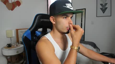 Snapshot of mateoleone chatting on 10/18/25, 07:47 Matt online show from 10/18/25, 07:47