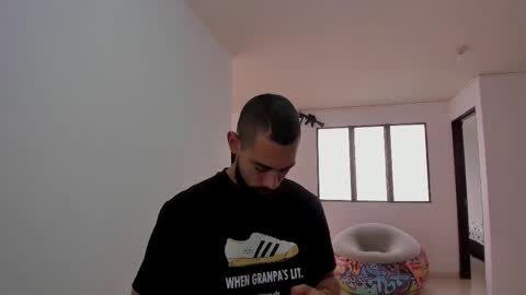 Snapshot of matheusbeard2 chatting on 09/14/25, 09:25 Matheus online show from 09/14/25, 09:25