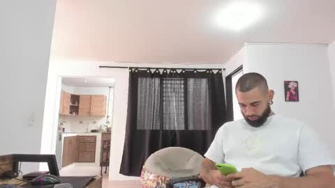 Snapshot of matheusbeard2 chatting on 04/30/26, 08:57 Matheus online show from 04/30/26, 08:57