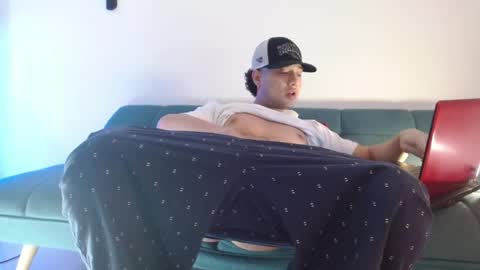 STRURIBE ON INSTAGRAM online show from 01/11/26, 06:57