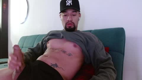 STRURIBE ON INSTAGRAM online show from 04/01/26, 11:00