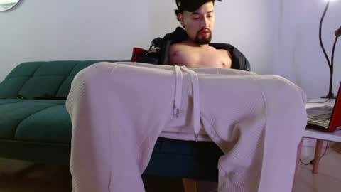 STRURIBE ON INSTAGRAM online show from 04/06/26, 08:48