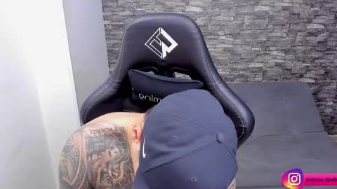 Mathew Independent model online show from 11/25/25, 07:47