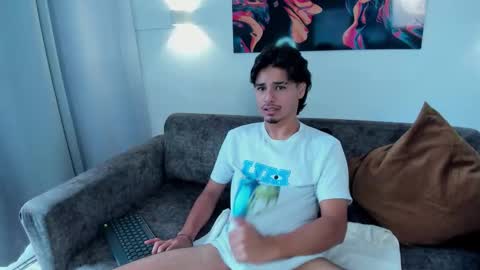 Snapshot of mathewadams chatting on 10/18/25, 02:18 Mathew online show from 10/18/25, 02:18