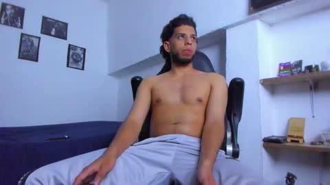 Snapshot of mathews_19 chatting on 11/20/25, 10:53 Teo online show from 11/20/25, 10:53