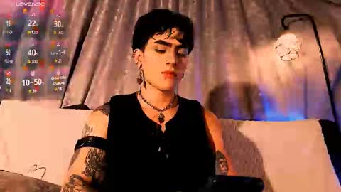 Snapshot of mathewth chatting on 10/25/25, 12:40 Mathew online show from 10/25/25, 12:40