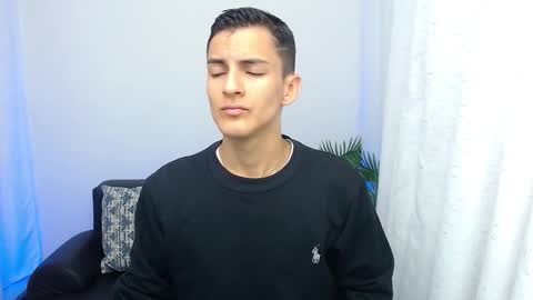 Snapshot of matiius18 chatting on 10/18/25, 01:45 Matias online show from 10/18/25, 01:45