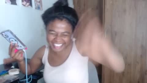 Snapshot of matilde27 chatting on 12/24/24, 11:00 Daniela online show from 12/24/24, 11:00