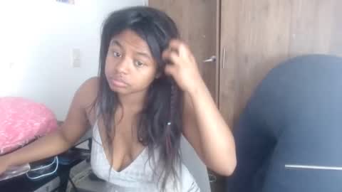 Snapshot of matilde27 chatting on 12/29/24, 02:31 Daniela online show from 12/29/24, 02:31