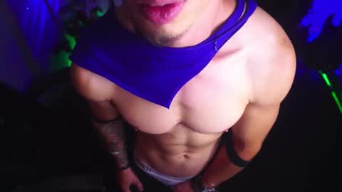 Snapshot of matiusdf chatting on 12/21/25, 01:29 matius online show from 12/21/25, 01:29