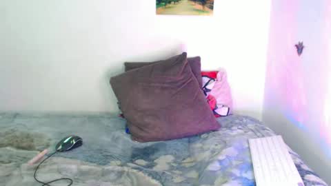 Snapshot of matraves chatting on 11/08/25, 01:28 matraves online show from 11/08/25, 01:28