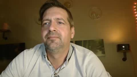 Snapshot of matrike1 chatting on 12/21/24, 08:00 matrike1 online show from 12/21/24, 08:00