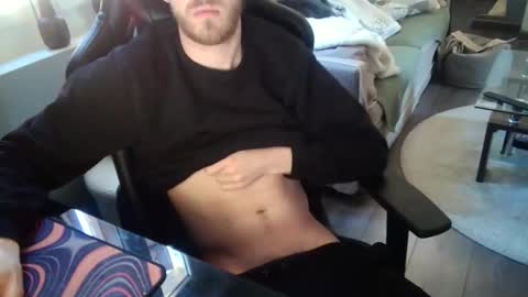 Snapshot of matt1q237916 chatting on 04/15/26, 03:19 matt1q237916 online show from 04/15/26, 03:19