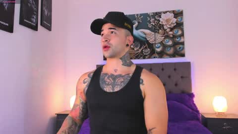 Matthew INDEPENDENT MODEL online show from 04/05/26, 03:36