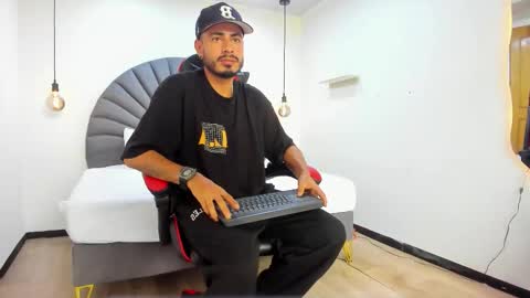 Snapshot of matthewcullenn chatting on 02/07/26, 08:01 Matthew online show from 02/07/26, 08:01