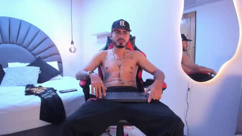 Snapshot of matthewcullenn chatting on 02/21/26, 09:43 Matthew online show from 02/21/26, 09:43