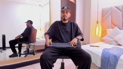 Snapshot of matthewcullenn chatting on 02/25/26, 06:39 Matthew online show from 02/25/26, 06:39