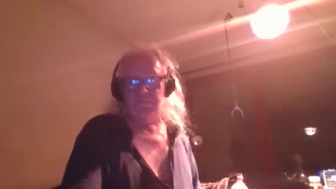 Snapshot of matthy60 chatting on 10/25/25, 04:53 Matthias online show from 10/25/25, 04:53