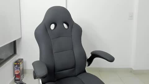 Snapshot of mattia_dupont chatting on 02/14/26, 12:18 Mattias online show from 02/14/26, 12:18