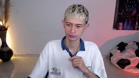 Snapshot of mattias_dantee chatting on 11/30/25, 05:50 mattias online show from 11/30/25, 05:50