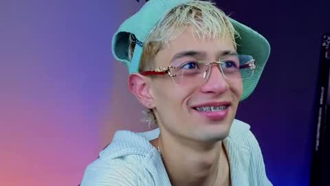 Snapshot of mattias_dantee chatting on 12/23/25, 04:43 mattias online show from 12/23/25, 04:43