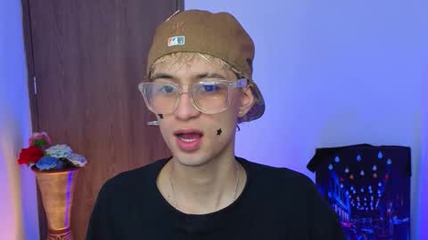 Snapshot of mattias_dantee chatting on 03/17/26, 05:44 mattias online show from 03/17/26, 05:44