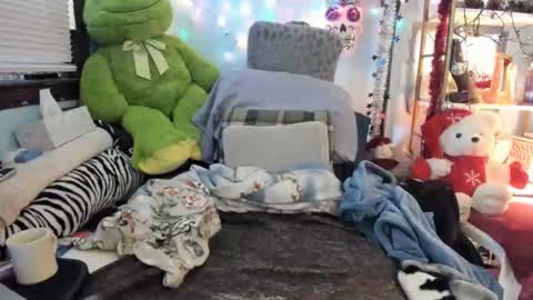 Snapshot of mature_angel chatting on 11/29/25, 07:17 mature_angel online show from 11/29/25, 07:17