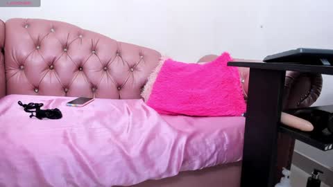 Snapshot of mature_beautiful chatting on 12/30/24, 06:49 Lucy online show from 12/30/24, 06:49