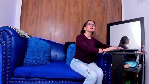 Snapshot of mature_beautiful chatting on 01/15/25, 12:25 Lucy online show from 01/15/25, 12:25