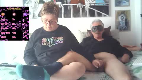 Snapshot of mature_couple_wild_2 chatting on 10/17/25, 02:19 DominikFrank online show from 10/17/25, 02:19