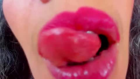 Snapshot of mature_tenderxx chatting on 10/28/25, 03:14 Sexy Hot Mature Sophy online show from 10/28/25, 03:14