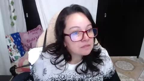 Snapshot of mature_wolf chatting on 12/17/24, 03:06 Sonia online show from 12/17/24, 03:06