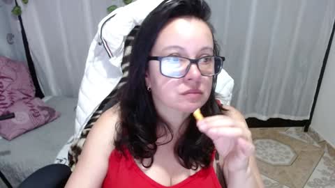 Snapshot of mature_wolf chatting on 01/31/25, 10:21 Sonia online show from 01/31/25, 10:21