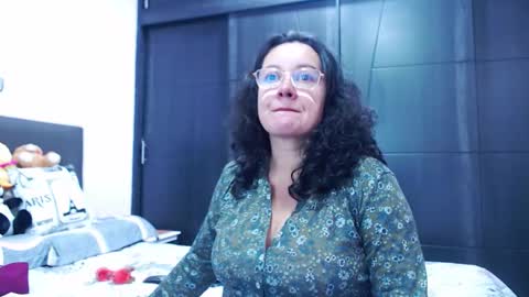 Snapshot of mature_wolf chatting on 09/09/25, 04:39 Sonia online show from 09/09/25, 04:39