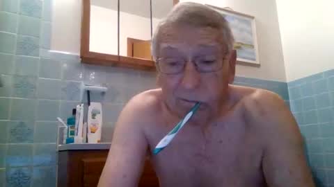 Snapshot of maturecouple1954 chatting on 05/28/26, 02:20 SXECPL55 at G mail Dot Com online show from 05/28/26, 02:20