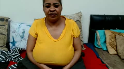 Snapshot of maturedbootyqueen chatting on 05/13/26, 12:08 QUEEN online show from 05/13/26, 12:08