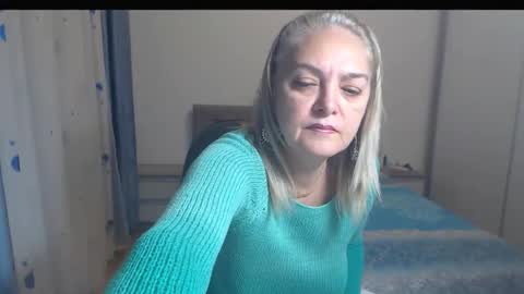 Snapshot of maturediana chatting on 10/10/25, 02:43 maturediana online show from 10/10/25, 02:43