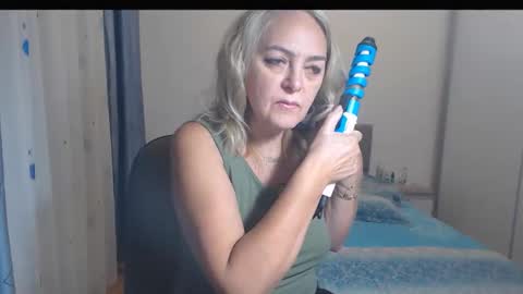 Snapshot of maturediana chatting on 10/27/25, 02:59 maturediana online show from 10/27/25, 02:59