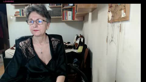 Snapshot of maturekate chatting on 10/25/25, 05:48 maturekate online show from 10/25/25, 05:48