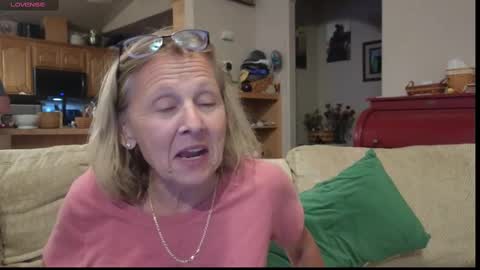 Snapshot of matureluvin chatting on 09/19/25, 02:35 JustUs online show from 09/19/25, 02:35