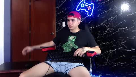 Snapshot of maty_hard chatting on 12/07/24, 07:10 Matias online show from 12/07/24, 07:10